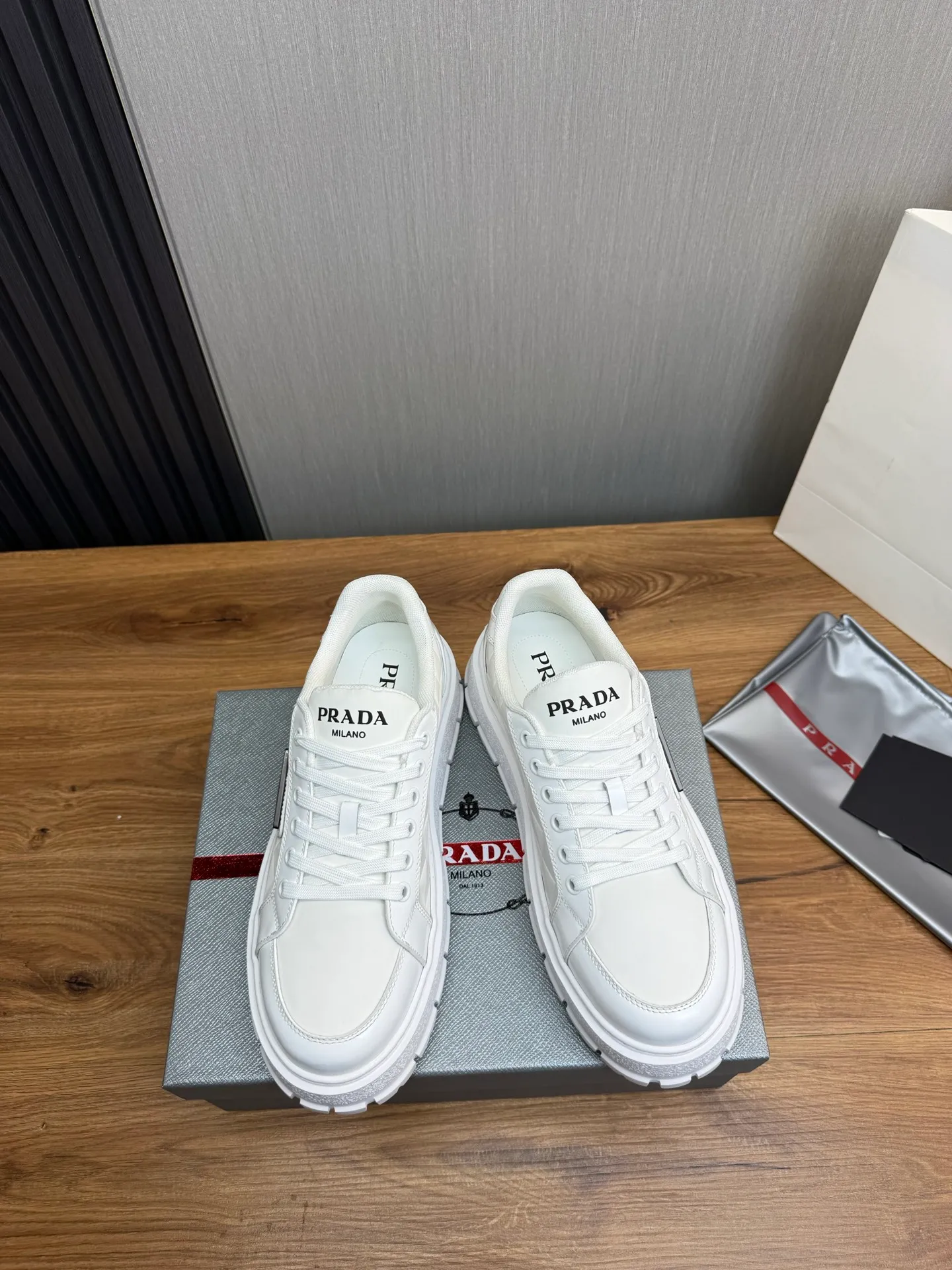 Men's shoes 💰580💰 [PRADA] Autumn and winter hot men's shoes shipped 👏Official website synchronized ⬆️Original fly-woven cowhide fabric + cowhide lining, 1⃣️:1⃣️reproduction, original sole, 38-45 (45. Customized, non-refundable)